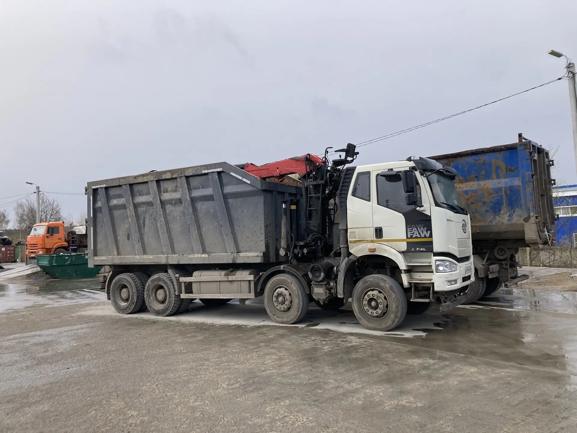 Контейнеровоз на объекте в Ступино